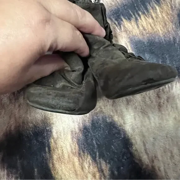 Falls Creek Soft Brown Ruffled Side Booties Baby Girls Size 6 - Picture 4 of 9